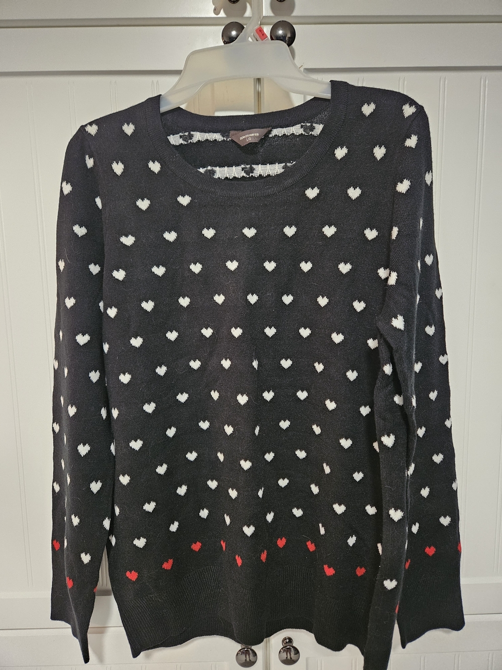 Denver Hayes Womens Black Sweater with White and Red Heart Pattern